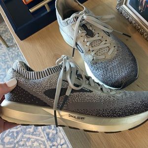 Brooks Levitate 2, Size 7
